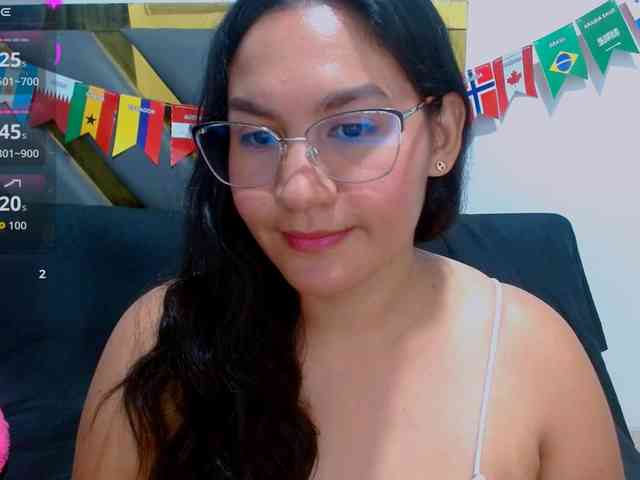 hilaryhot18 webcam