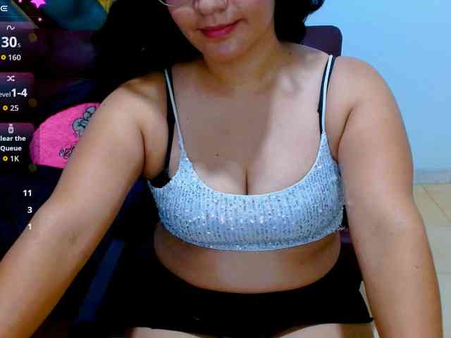 hilaryhot18 webcam