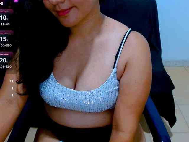 hilaryhot18 webcam