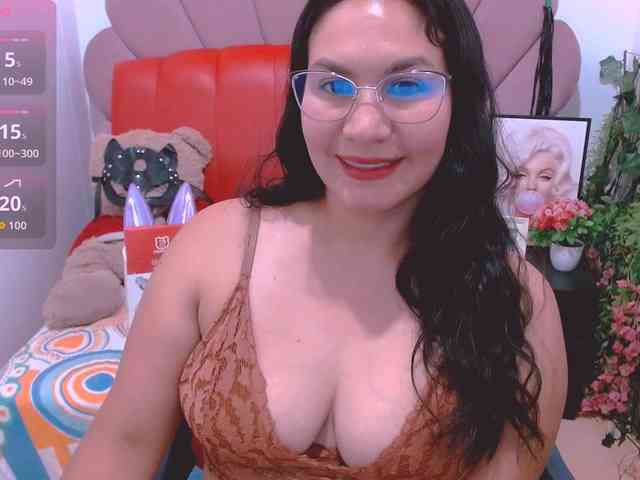 hilaryhot18