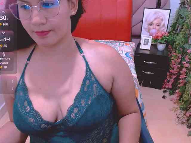 hilaryhot18 webcam