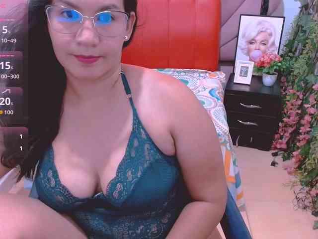 hilaryhot18 webcam