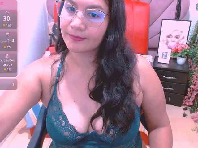 hilaryhot18 webcam
