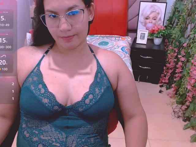 hilaryhot18 webcam