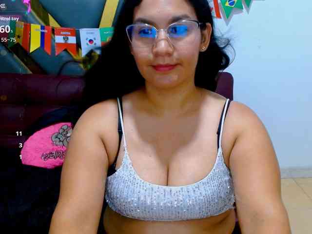 hilaryhot18 webcam