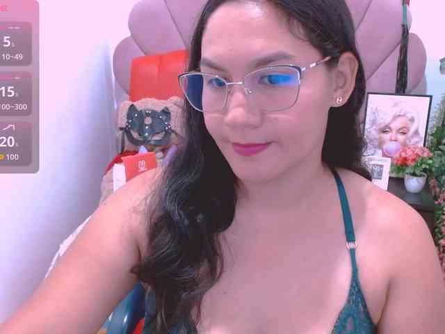 hilaryhot18