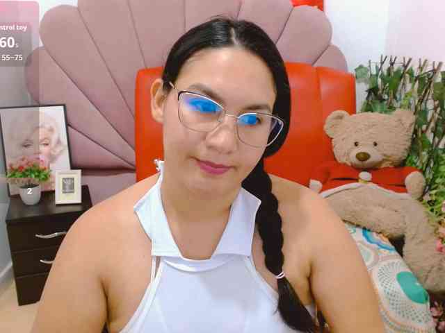 hilaryhot18 webcam