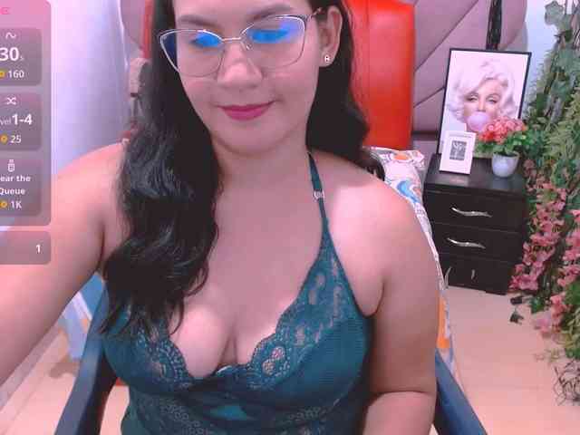 hilaryhot18 webcam