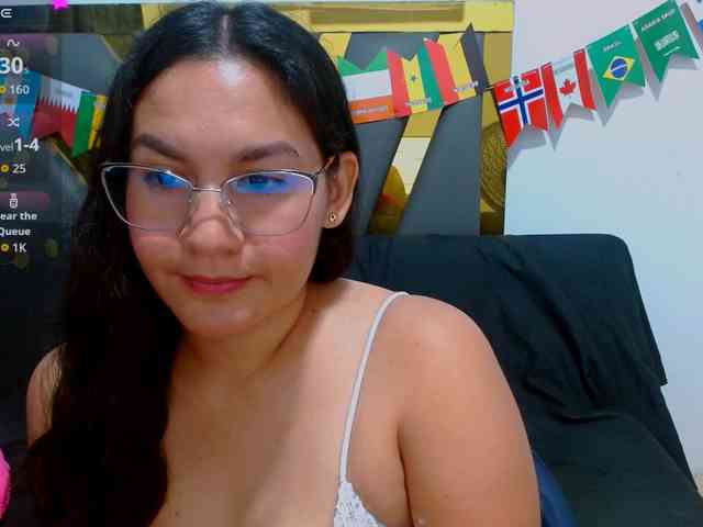 hilaryhot18 webcam