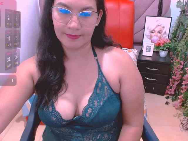 hilaryhot18 webcam
