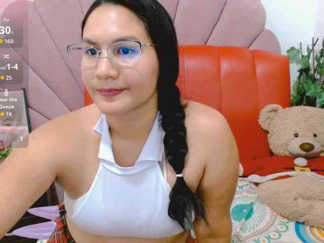 hilaryhot18 webcam
