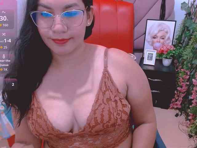 hilaryhot18 webcam