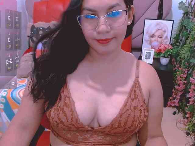 hilaryhot18 webcam