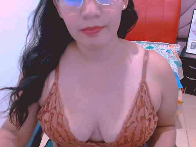hilaryhot18