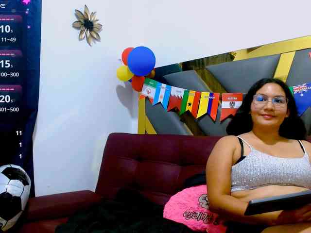 hilaryhot18 webcam