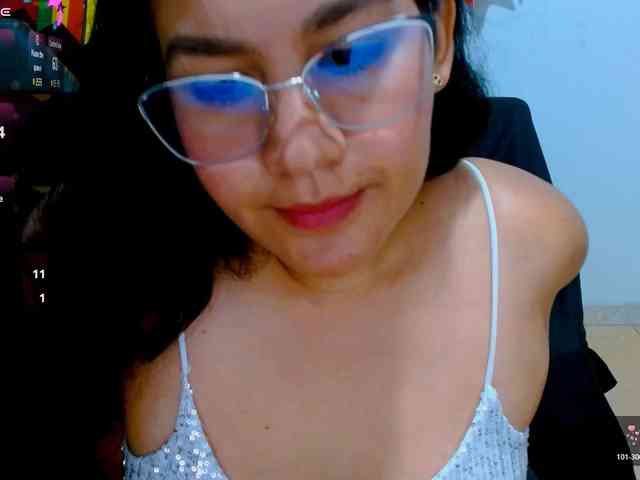 hilaryhot18 webcam