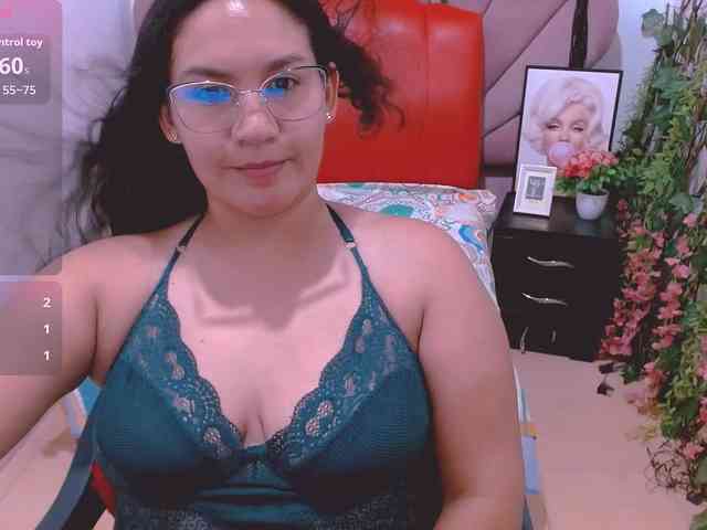 hilaryhot18 webcam