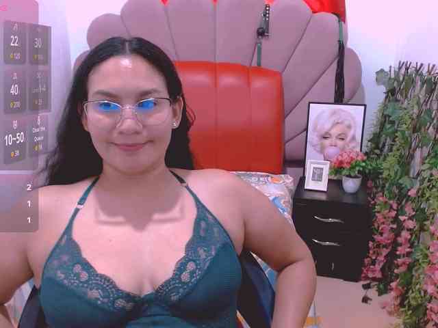 hilaryhot18 webcam