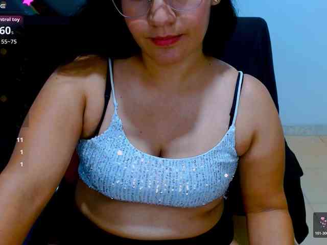 hilaryhot18 webcam