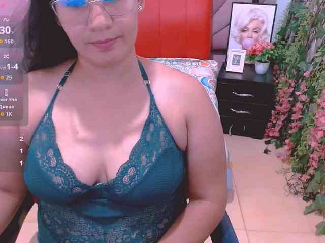 hilaryhot18 webcam