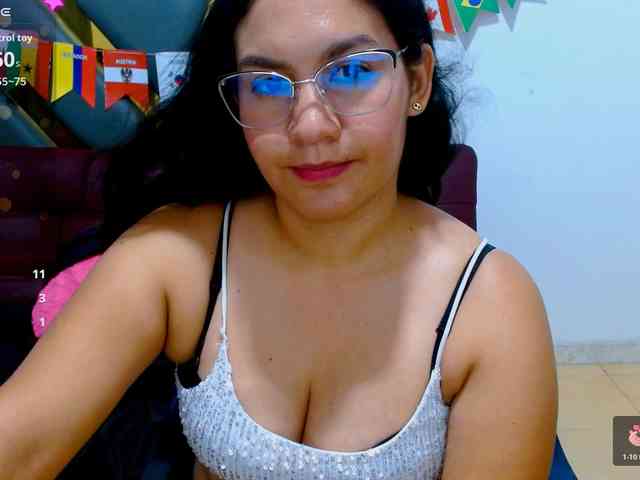 hilaryhot18 webcam