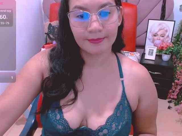 Model: hilaryhot18
