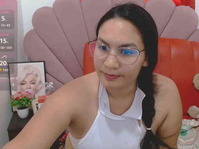hilaryhot18 webcam