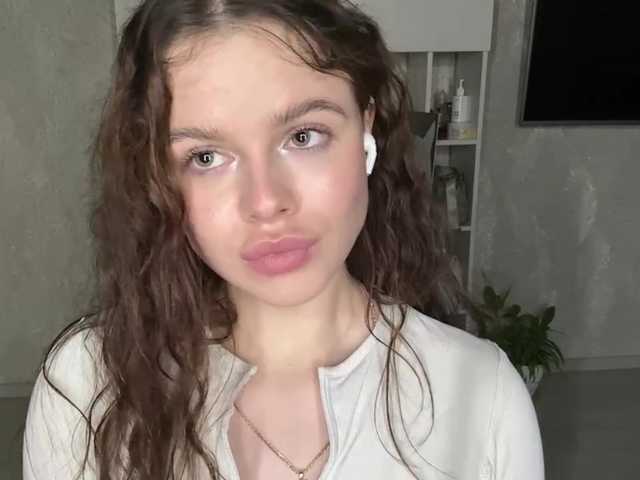 KatriceSarcone live webcam show