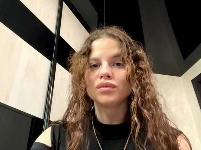 KatriceSarcone live cam preview