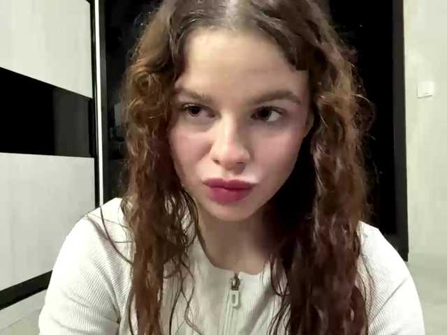 KatriceSarcone live webcam show