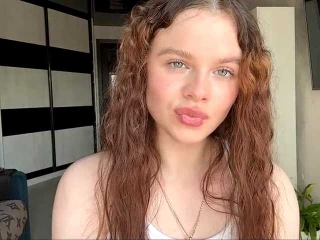 KatriceSarcone live webcam show