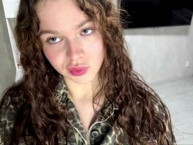 KatriceSarcone live webcam show