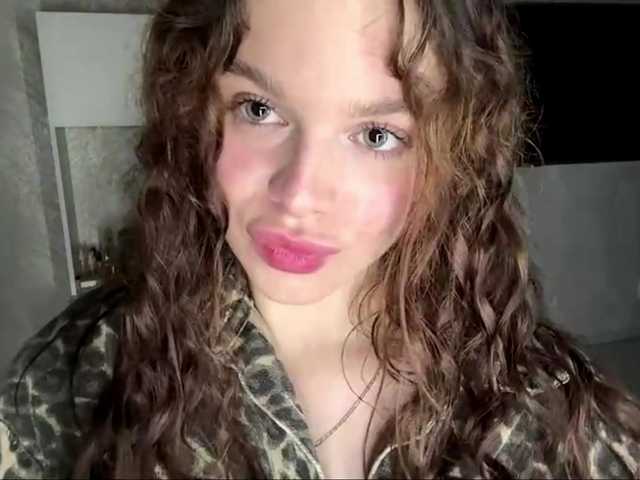 KatriceSarcone live webcam show