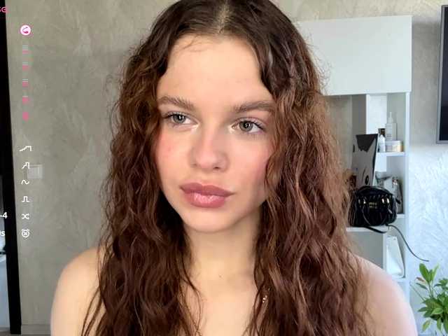 KatriceSarcone live webcam show