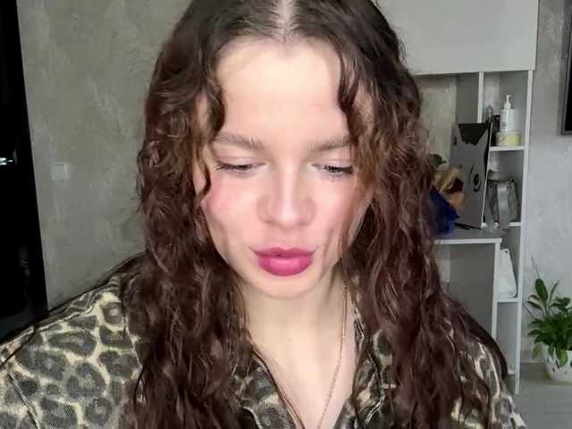 KatriceSarcone live webcam show
