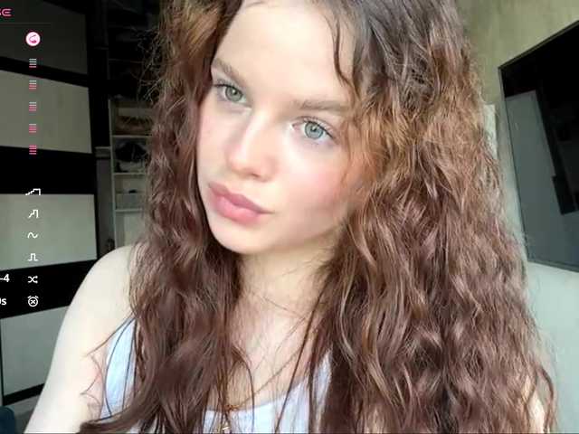 KatriceSarcone live webcam show