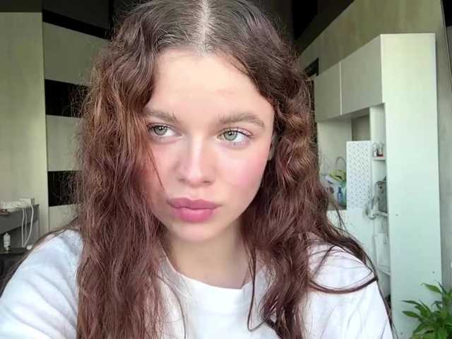 KatriceSarcone live webcam show