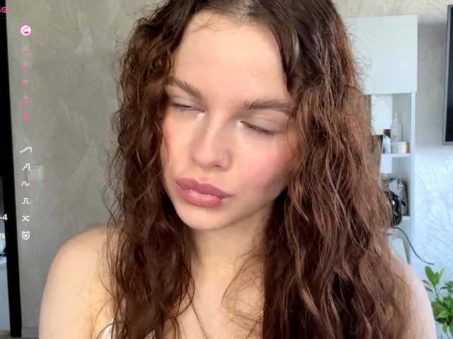 KatriceSarcone live webcam show