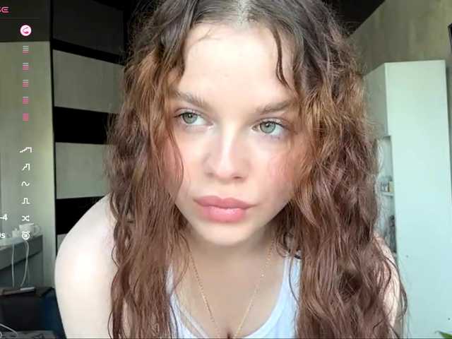 KatriceSarcone live webcam show