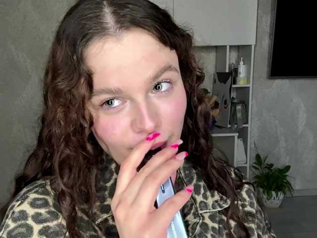 KatriceSarcone live webcam show