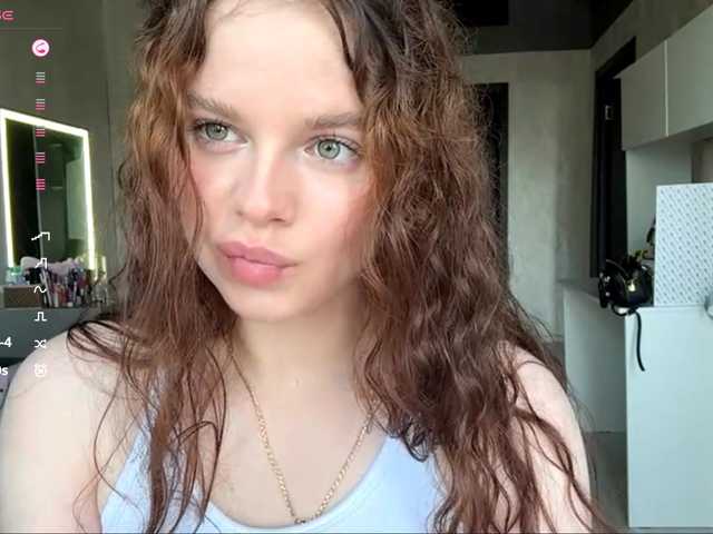 KatriceSarcone live webcam show