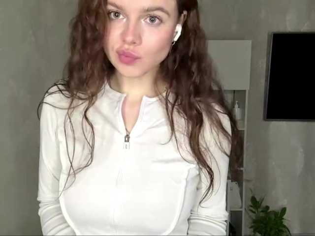 KatriceSarcone live webcam show