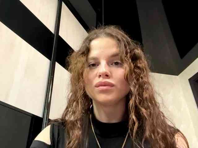 KatriceSarcone webcam
