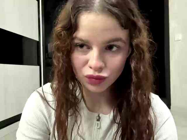 KatriceSarcone webcam