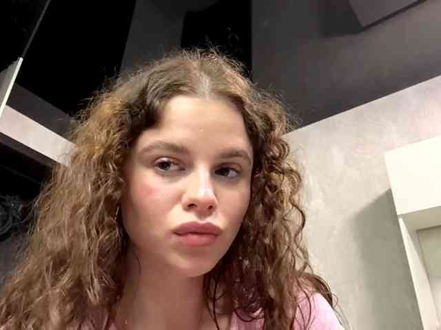 KatriceSarcone webcam
