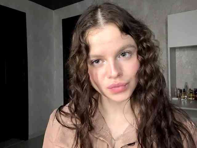 KatriceSarcone webcam