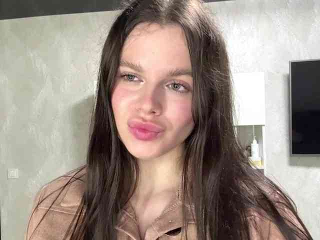 Katricesarcone's cam show statistics and live stream