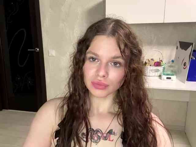 KatriceSarcone webcam