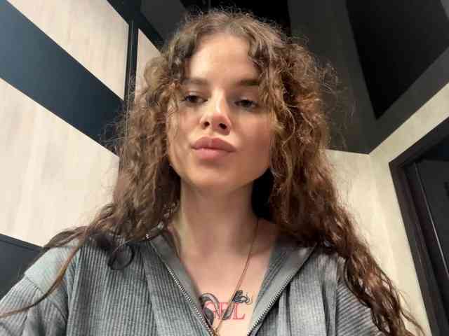 KatriceSarcone webcam