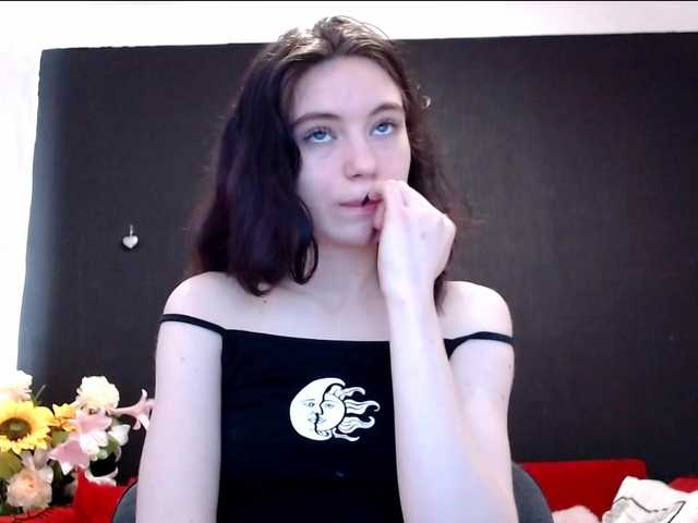 Danielle-Morina live cam on BongaCams